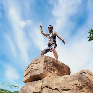 特级太黄A片两男一女
